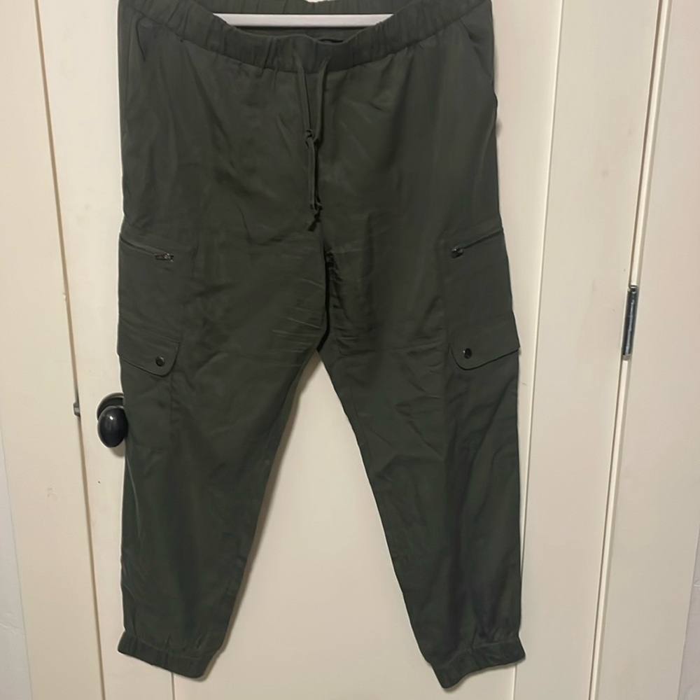 Banana Republic khaki jogger size large